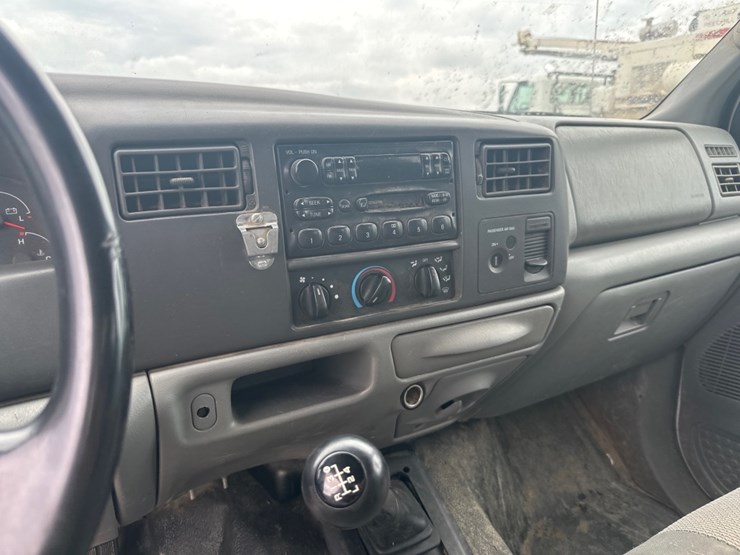 2004-ford-f350-xl-image-16