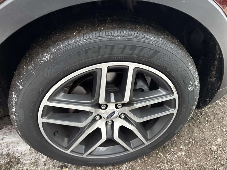 2016-ford-explorer-image-12