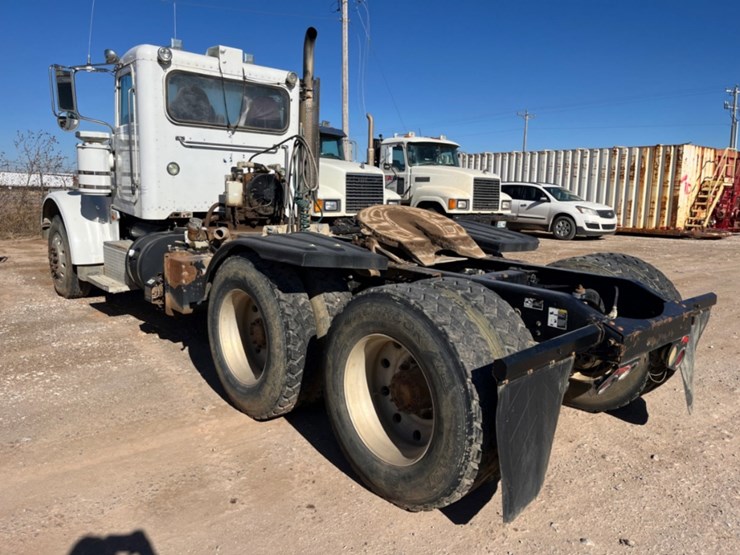 2012-peterbilt-367-image-7