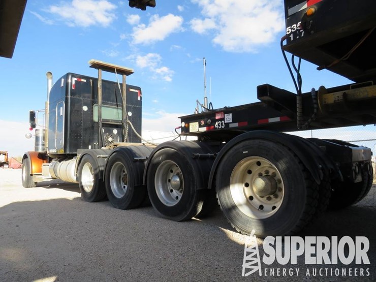 2016-peterbilt-389-image-4