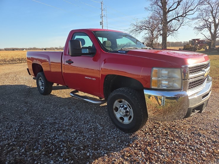 2010-chevrolet-2500hd-image-25