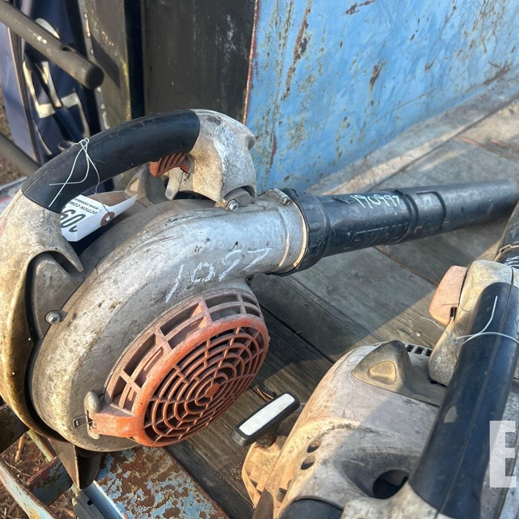 STIHL GAS POWERED HAND HELD BLOWER