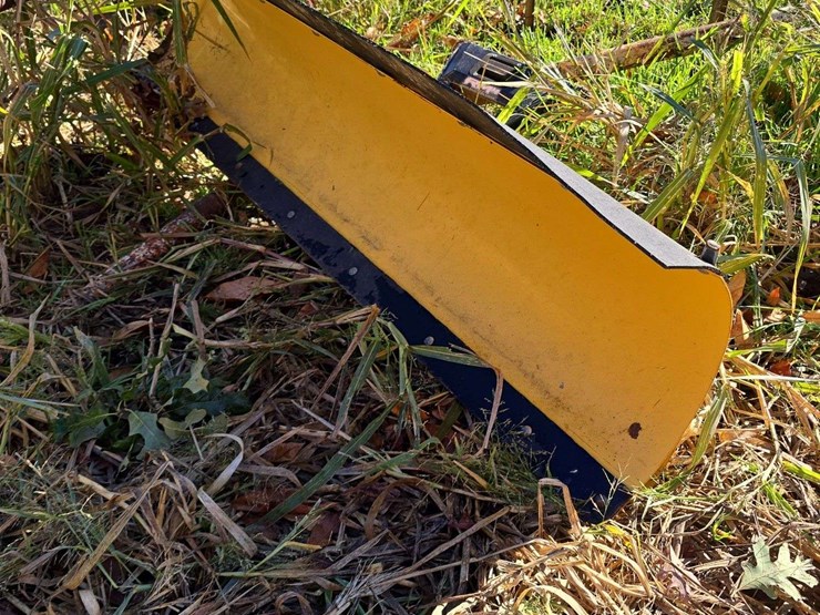 rapid-mount-snowplow-to-mount-on-atv/side-by-side-with-front-mount-bracket-image-1