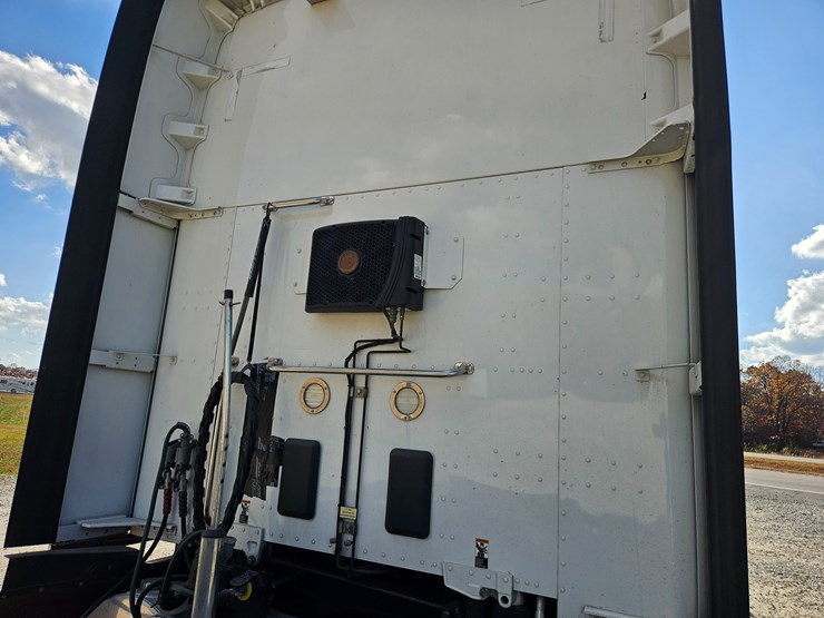 2021-kenworth-t680-image-84