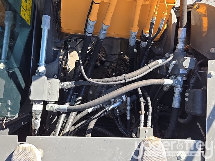 2021-case-cx210-lc-image-78