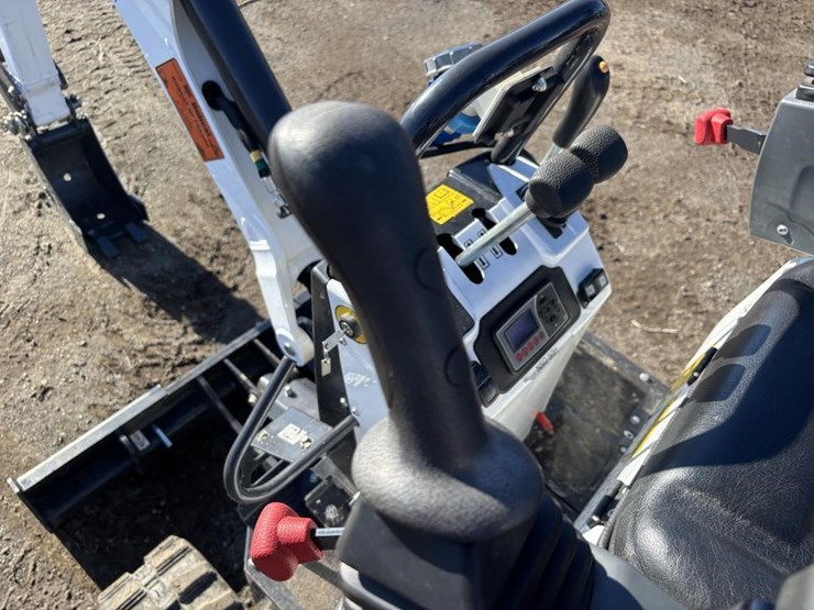 2022-bobcat-e10e-hydraulic-excavator-image-26