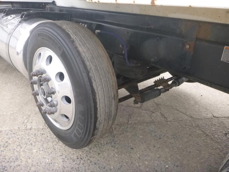 2019-peterbilt-567-image-27