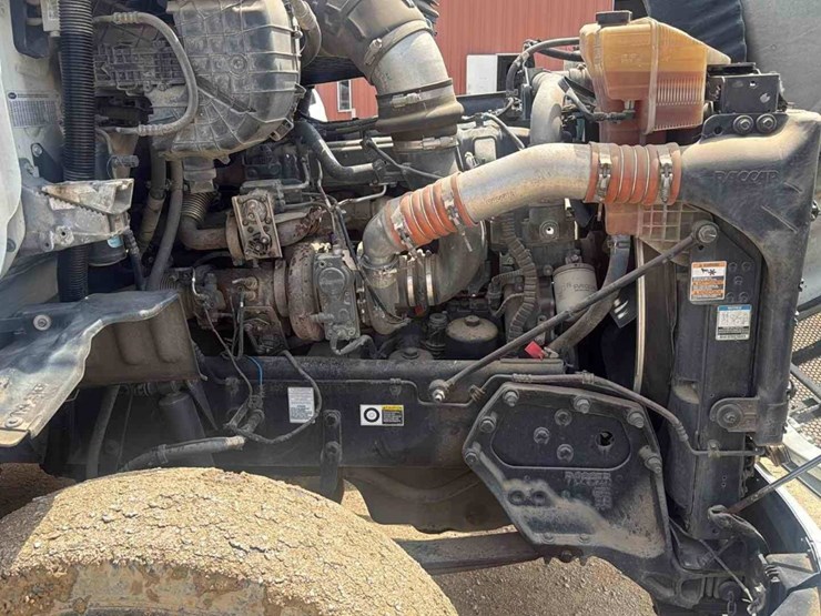 2016-peterbilt-579-image-5