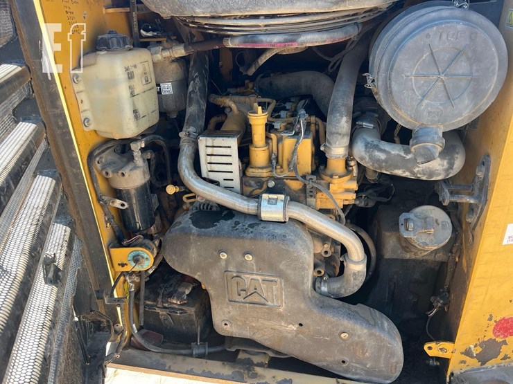 2016-caterpillar-259d-image-18