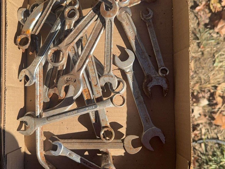 assortment-of-wrenches-image-2