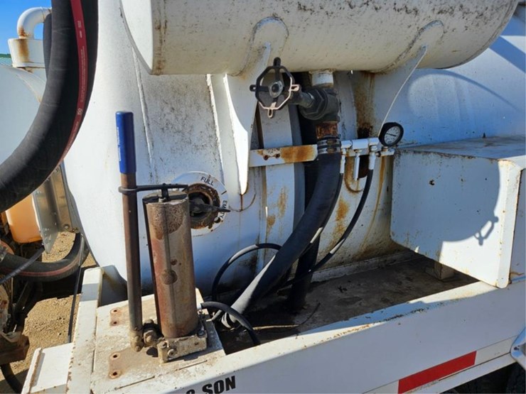 #3272-•-1983-presvac-systems-sewer-vac-image-23