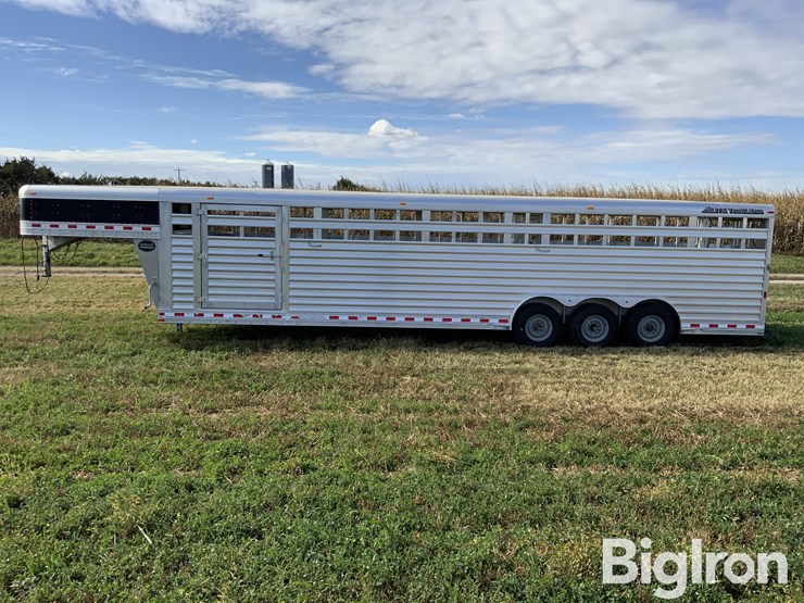 2019-elite-tri/a-gooseneck-livestock-trailer-image-8