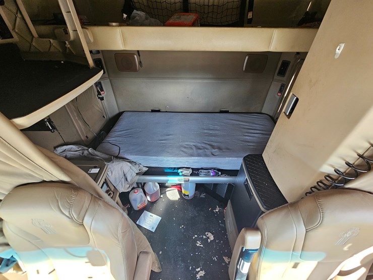 2021-kenworth-t680-image-55