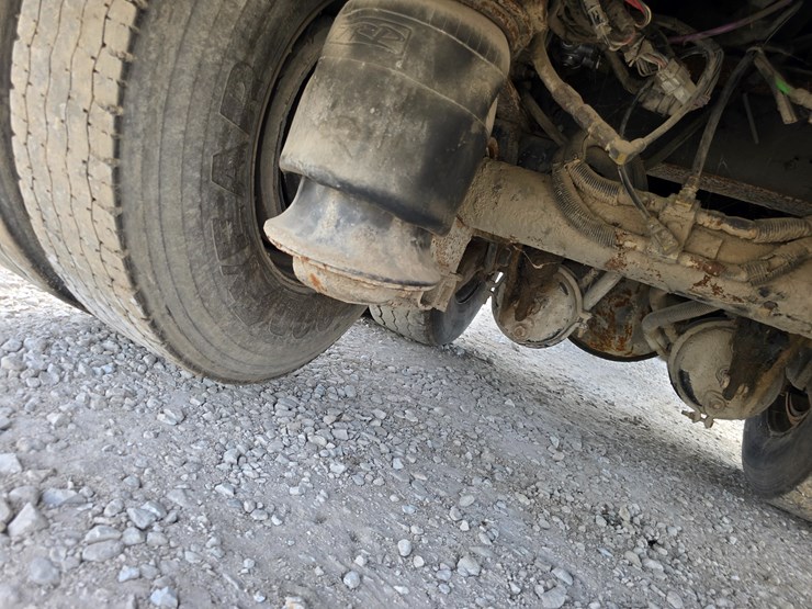 2003-peterbilt-320-image-114