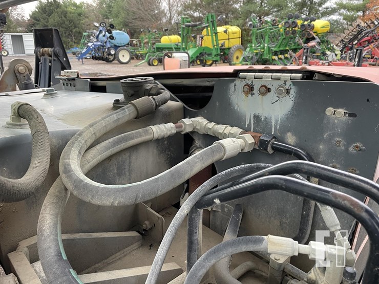 2011-jlg-g10-55a-image-25