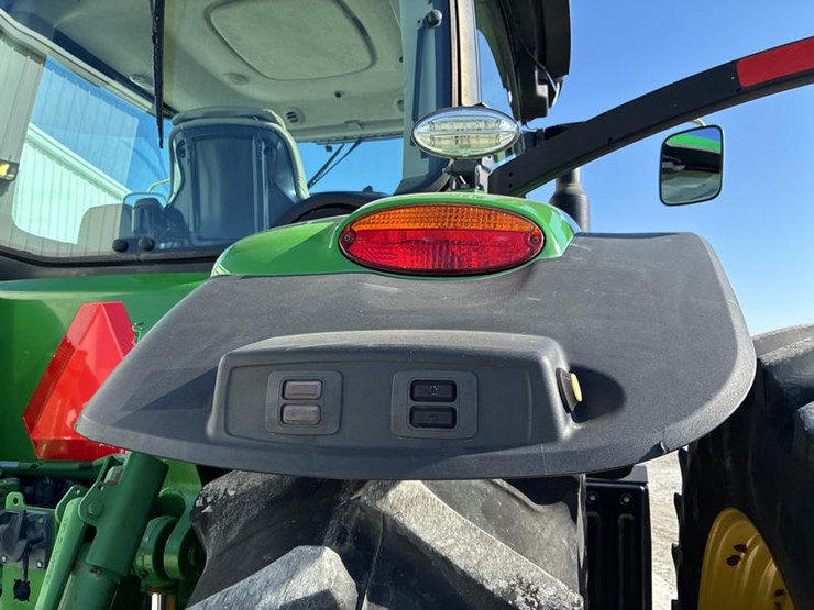 john-deere-8320r-image-25