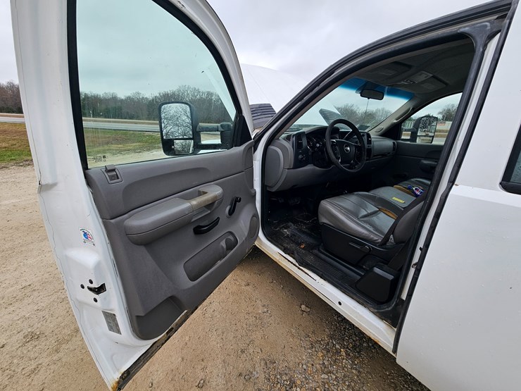 chevrolet-silverado-2500-image-32