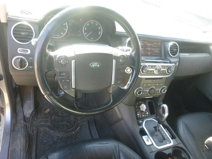 2012-land-rover-lr4-image-10