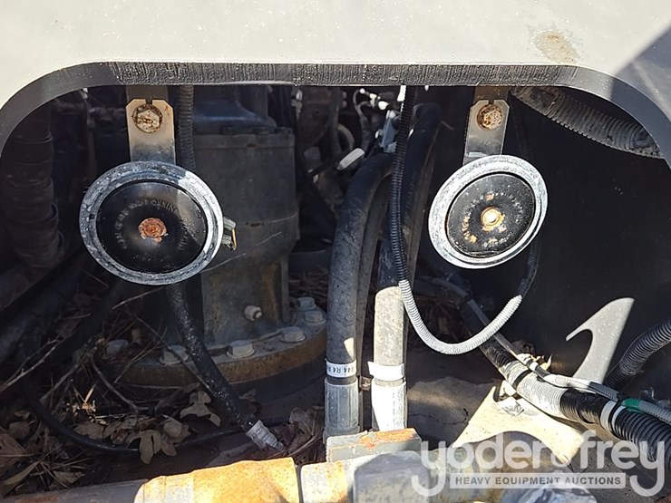 2021-case-cx210-lc-image-53