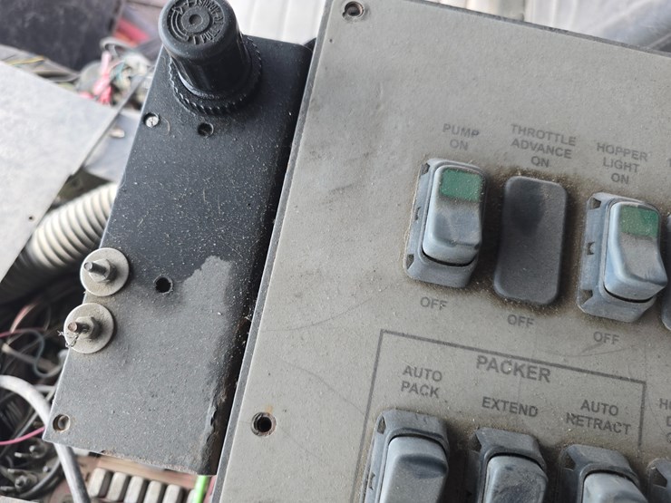 1996-mack-mr688s-image-56