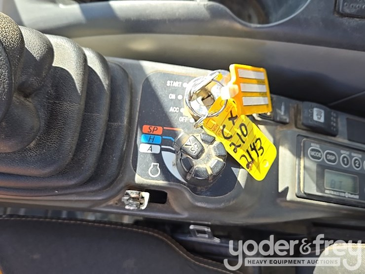 2021-case-cx210-lc-image-192