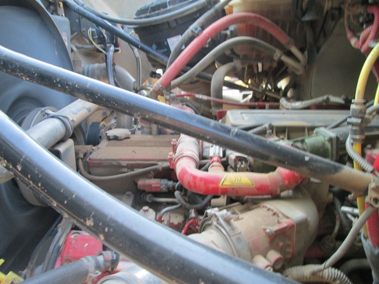 2016-freightliner-108sd-image-23