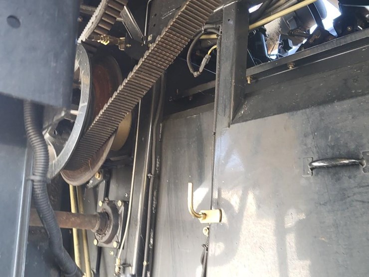 new-holland-cr9040-image-86