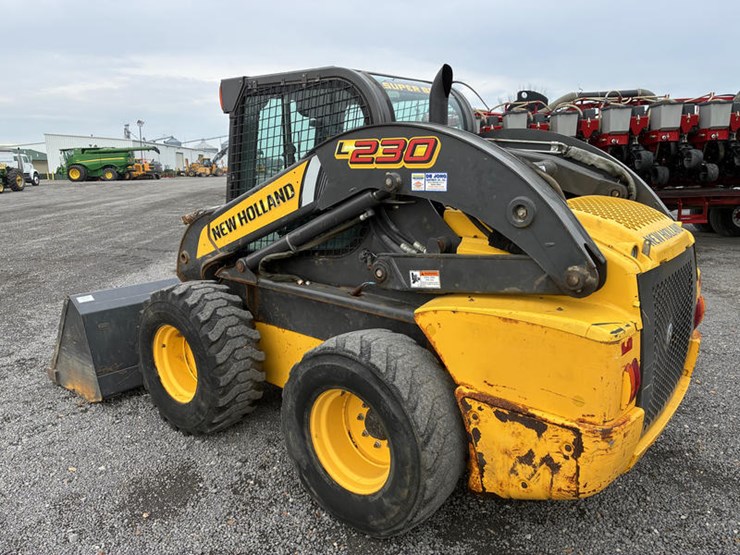 new-holland-l230-image-4