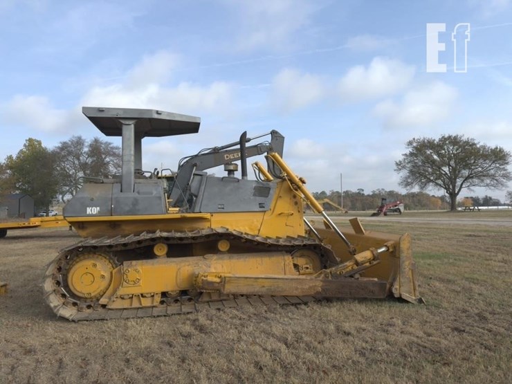 komatsu-d65px-12-image-3