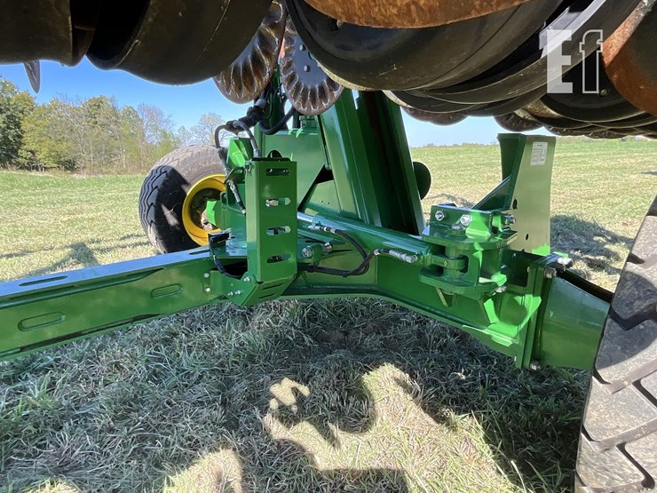 2021-john-deere-1745-image-12