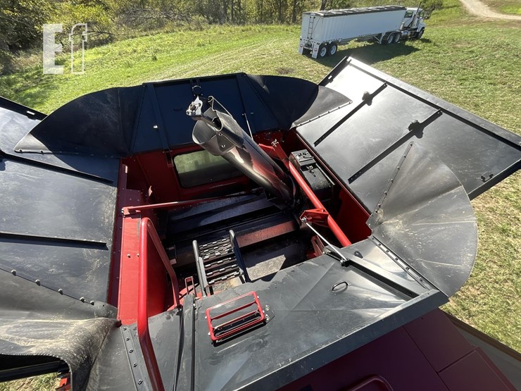 2012-case-ih-7130-image-36