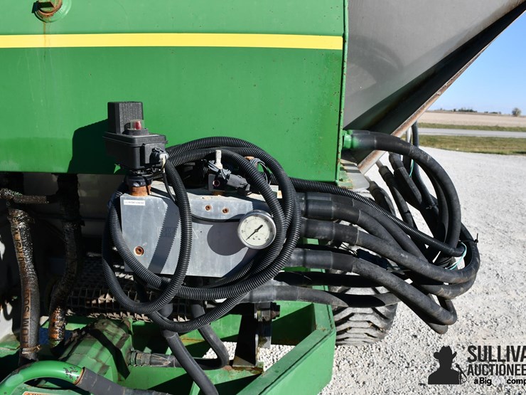 bbi-magnaspread-pull-type-spreader-image-12