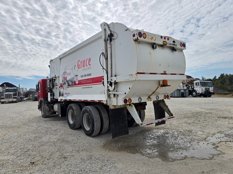 2003-peterbilt-320-image-19