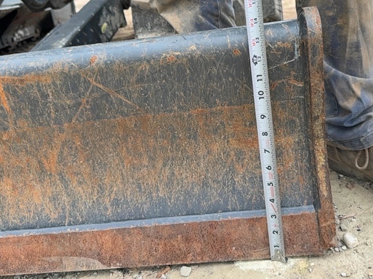 new-holland-e60c-image-13