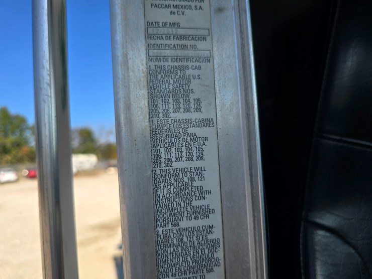 2013-peterbilt-320-image-41