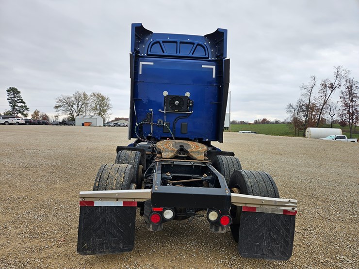 peterbilt-579-image-15