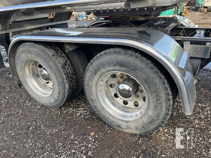 freightliner-columbia-120-image-20