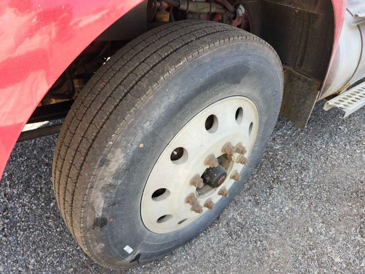 2011-kenworth-t800-image-4