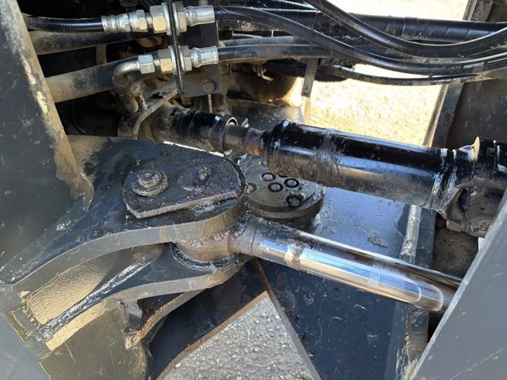 2014-komatsu-wa380-7-image-30