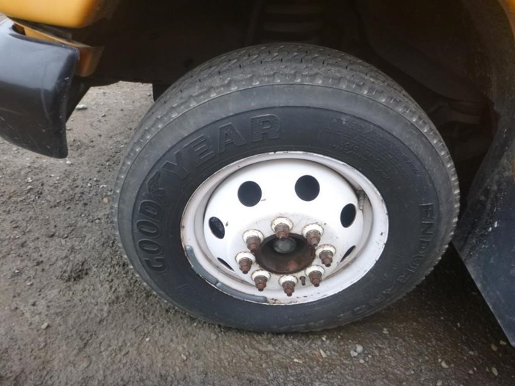 2004-ford-e450-image-17