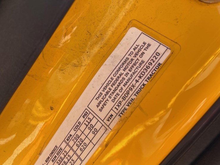 2019-peterbilt-579-image-6