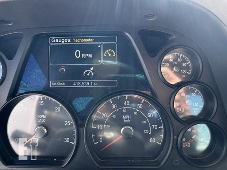 2019-peterbilt-579-image-11