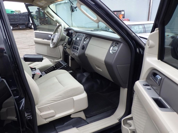 2011-ford-expedition-image-6