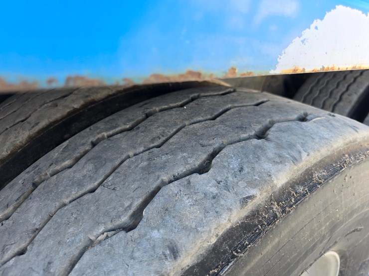 2013-peterbilt-320-image-95