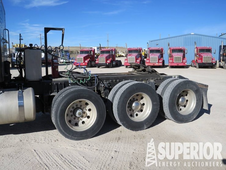 2014-peterbilt-388-image-8