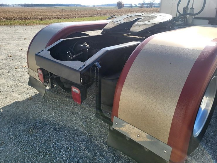 peterbilt-389-image-34