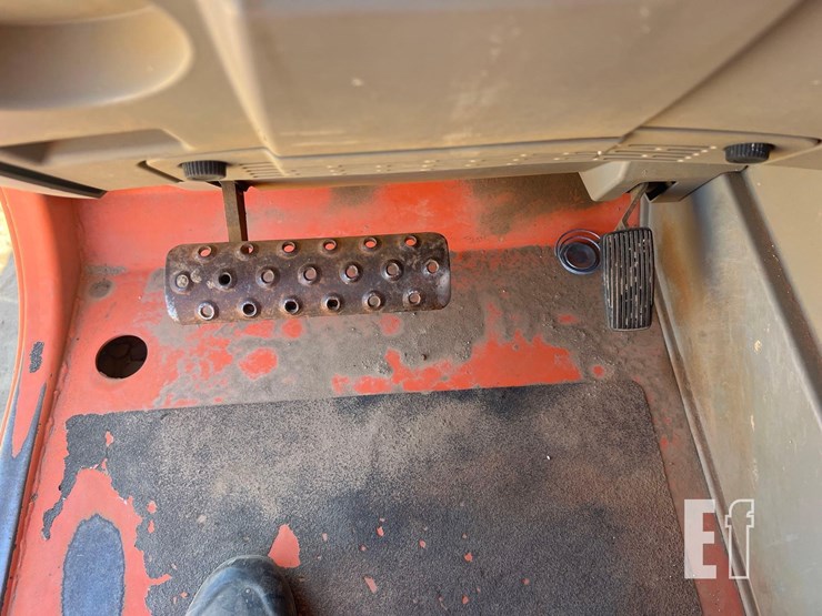 2018-jlg-742-image-29