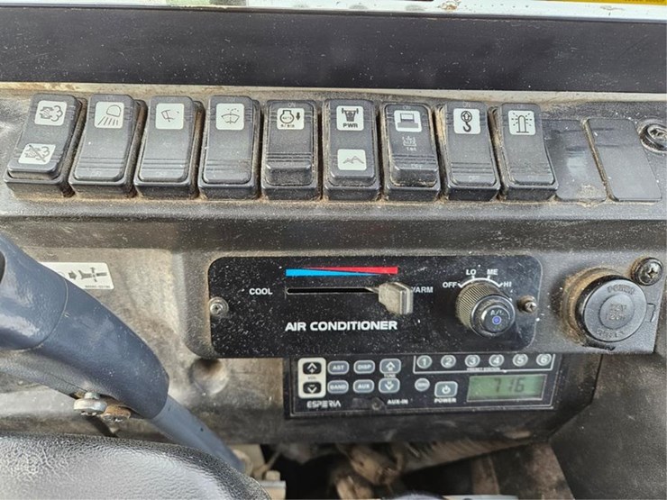 #3422-•-takeuchi-tb260-excavator-image-23