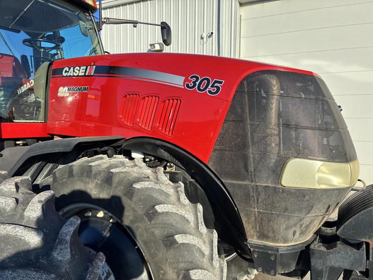 case-ih-magnum-305-image-17