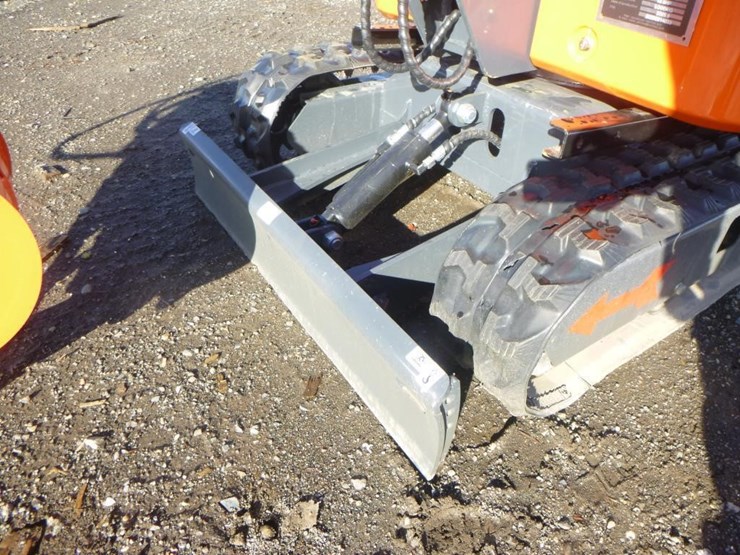 blt-319-hydraulic-excavator-image-13